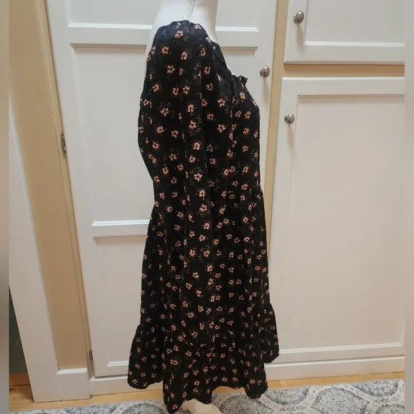 Celebrity Pink Floral Black Dress NWT - Picture 10 of 14